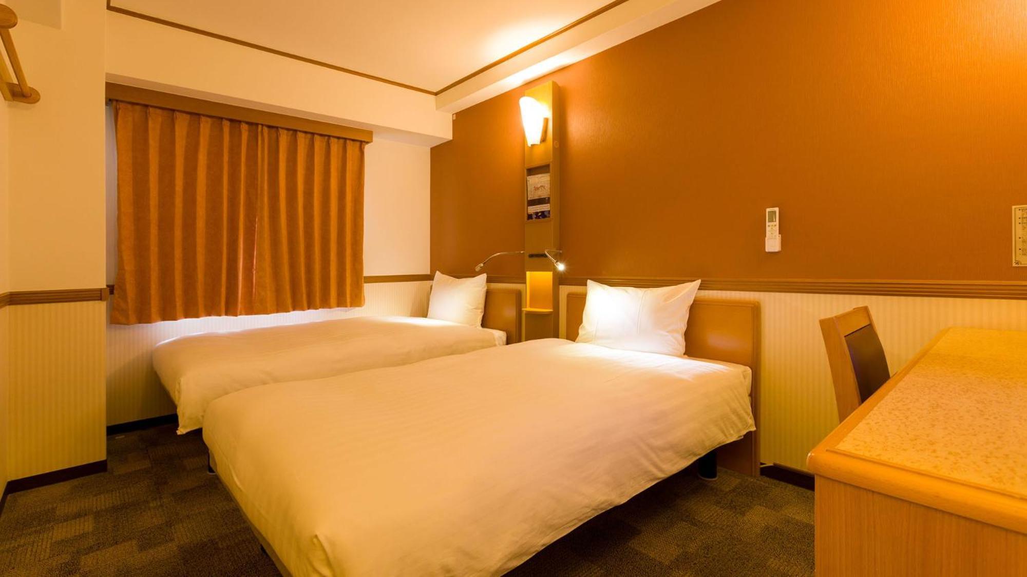 Toyoko Inn Kanazawa-Eki Higashi-Guchi Rum bild