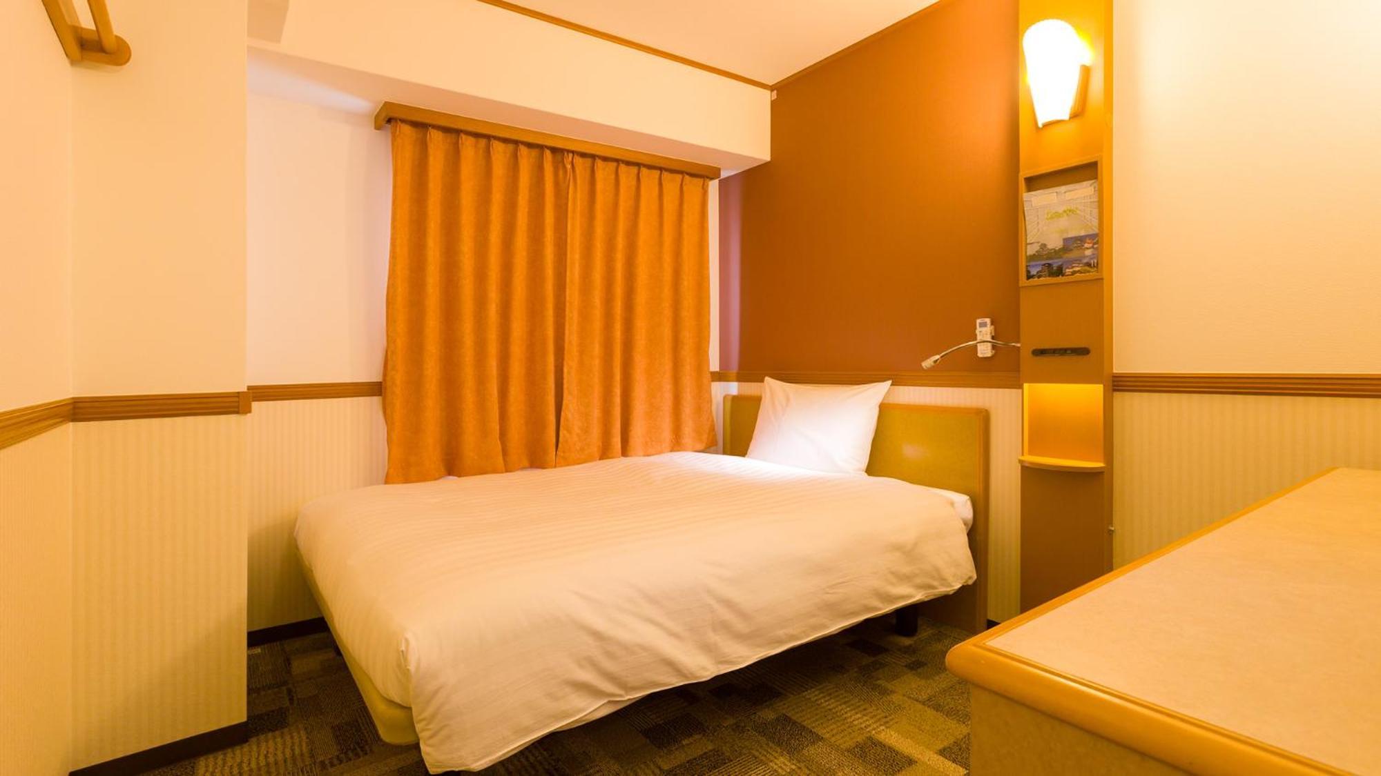 Toyoko Inn Kanazawa-Eki Higashi-Guchi Rum bild
